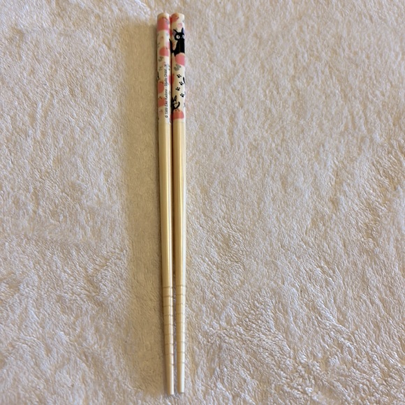 Hot Topic Studio Ghibli Kiki’s Delivery hair bow & sticks, Soot Sprite pin - Picture 6 of 7